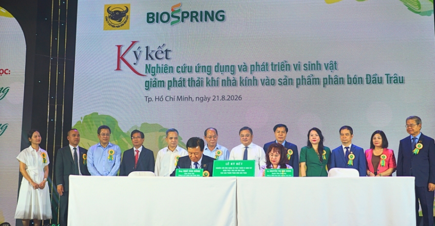 ký kết nghiên cứu ứng dụng và phát triển vi sinh vật giảm phát thải khí nhà kính vào sản phẩm phân bón Đầu Trâu