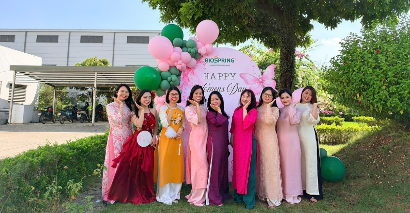 Chị em BioSpring duyên dáng trong tà áo dài